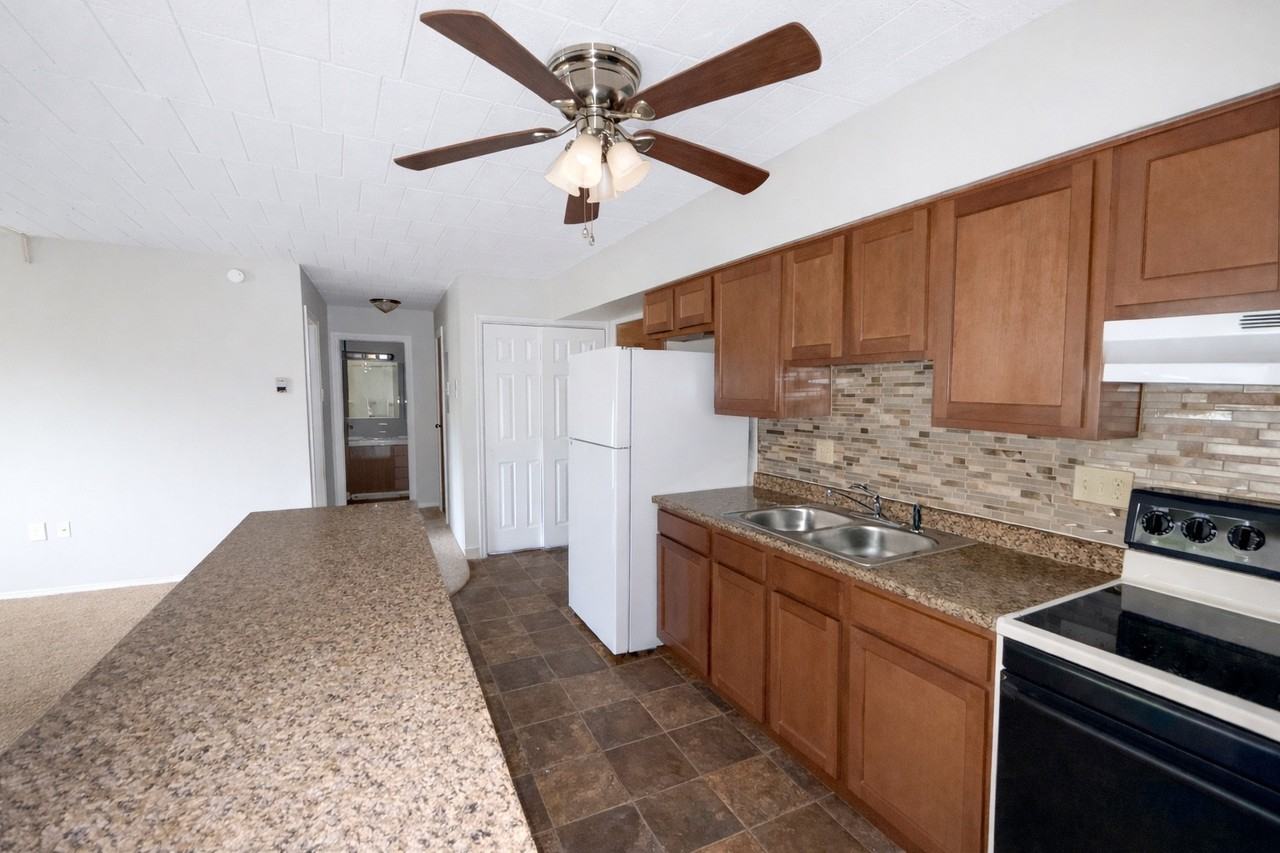 FOXWOOD ROAD -- 160 - Photo 5 of 9