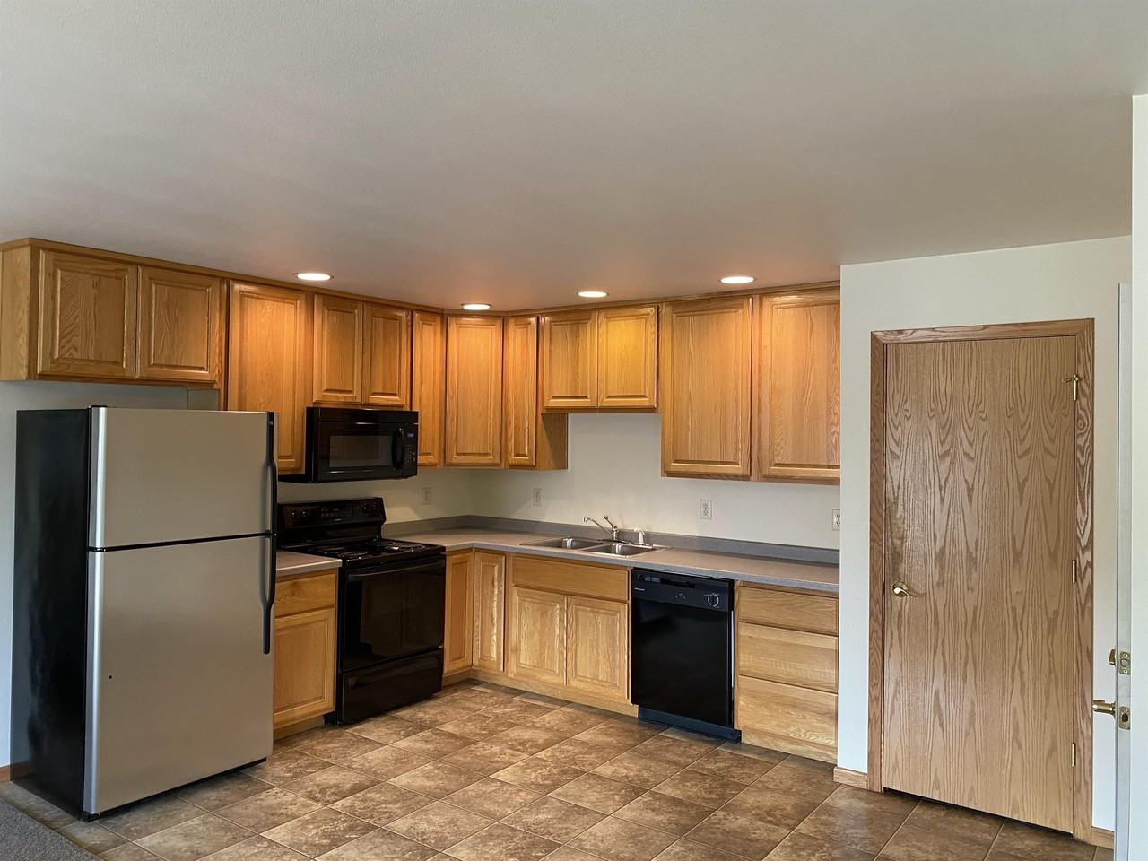 3616 Doolittle Dr - Photo 4 of 15