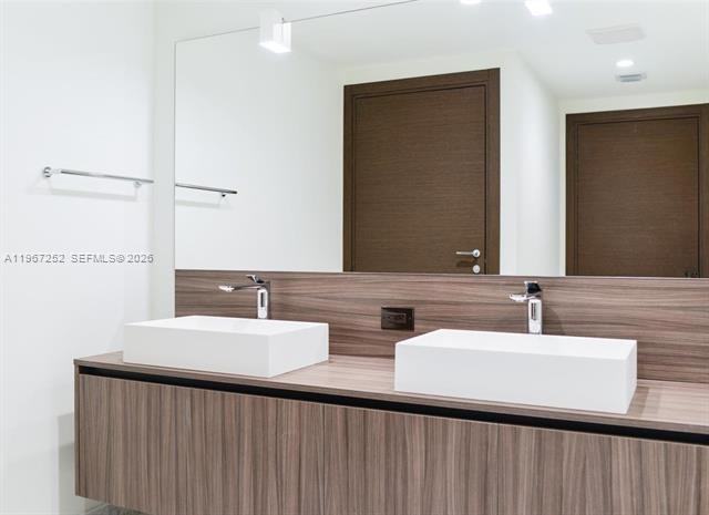 1000 Brickell Plz #4506 - Photo 7 of 24