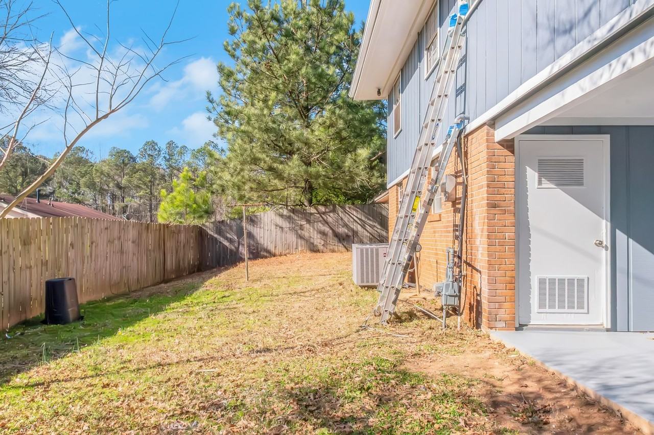 4076 Doster Dr Sw - Photo 3 of 25