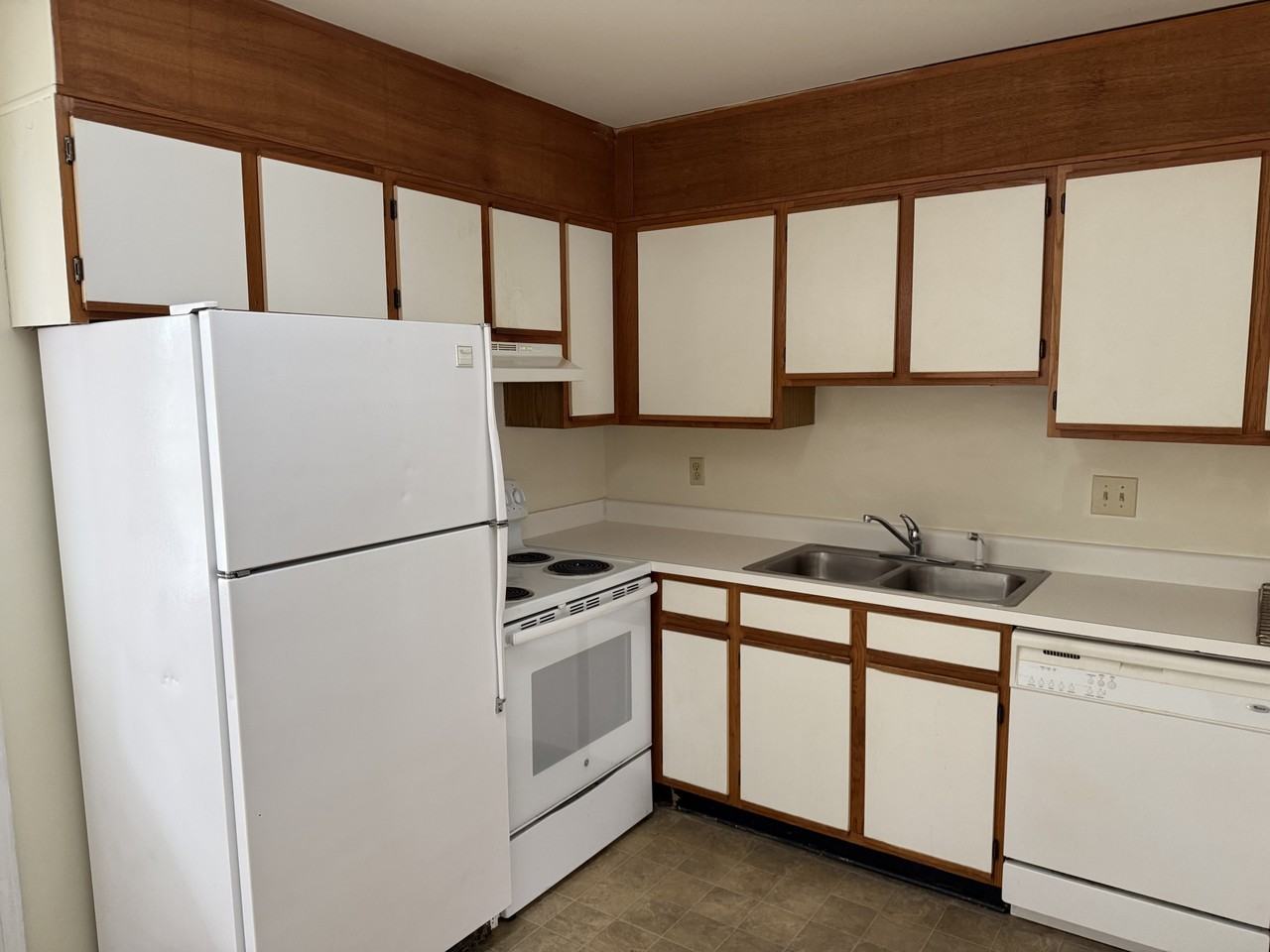 3320 Bridges Street Apt 12 - Photo 5 of 13