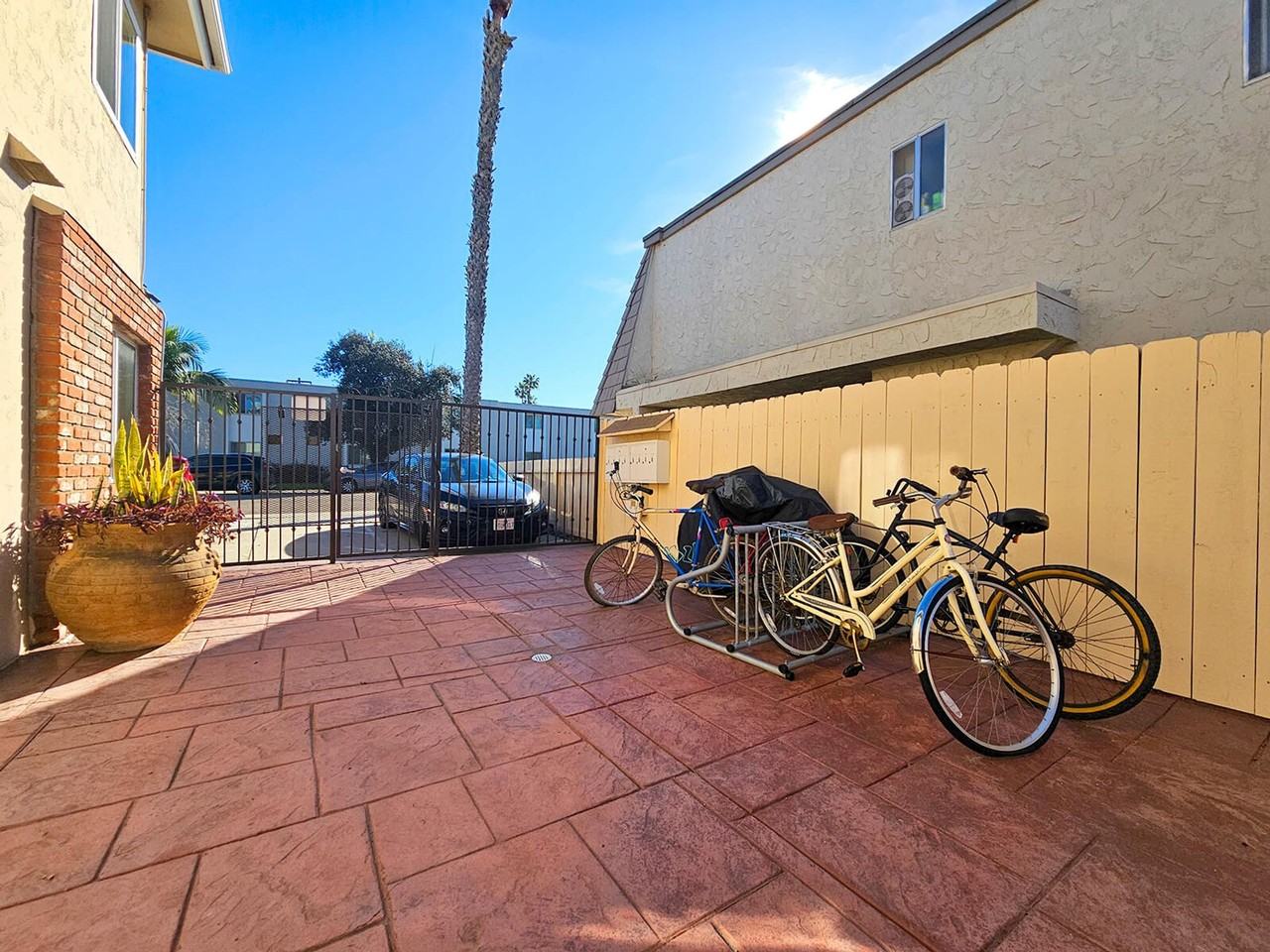 Spacious 1 & 2 Bedroom Apartments | Bond Street | Pacific Beach - Photo 6 of 11