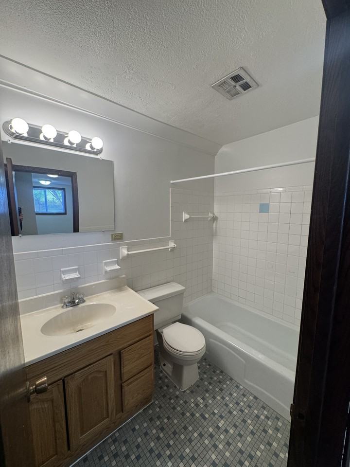 Raymond - Photo 5 of 8