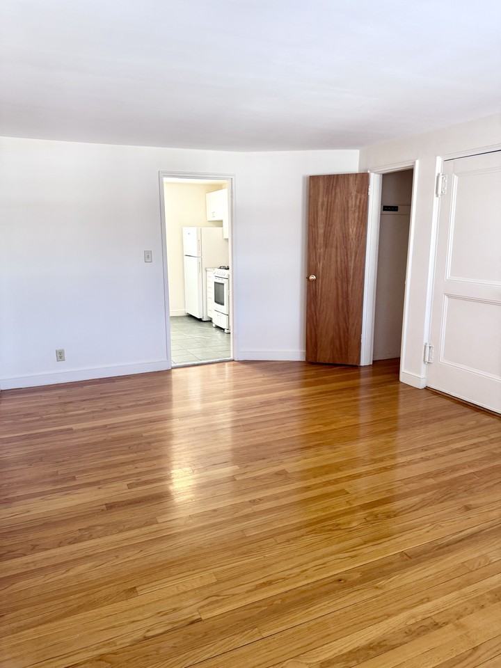 1228 Massachusetts Ave #4 - Photo 4 of 9