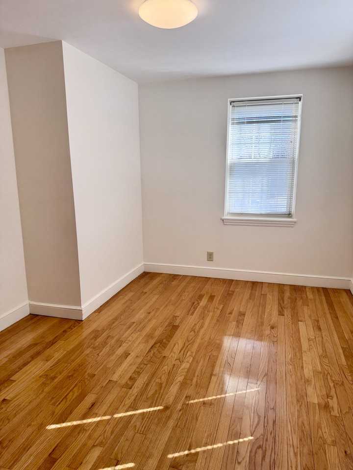 1228 Massachusetts Ave #4 - Photo 6 of 9