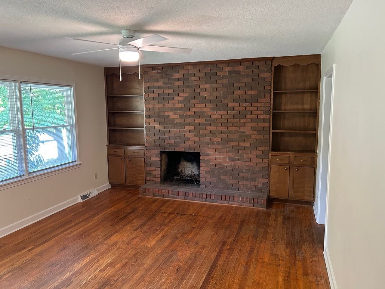 306-318 Holland Circle - Photo 3 of 13