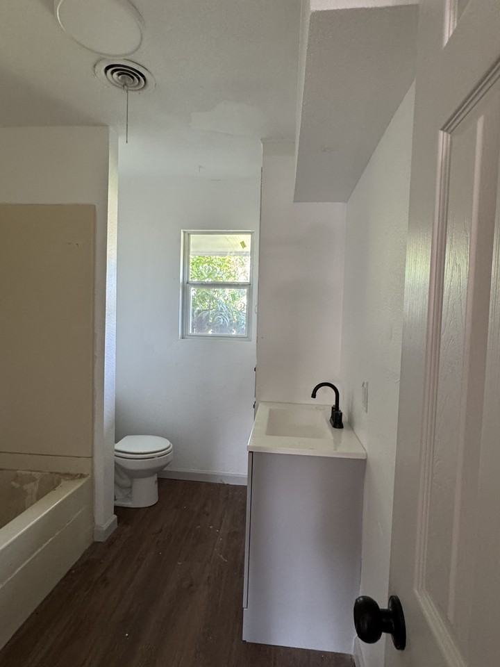 2106 Southwest A Avenue - Photo 4 of 5