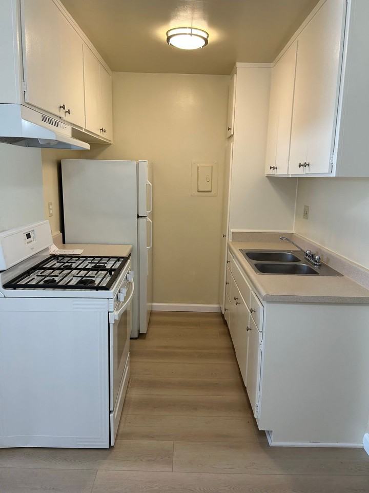 18550 Prairie St. - Photo 4 of 9