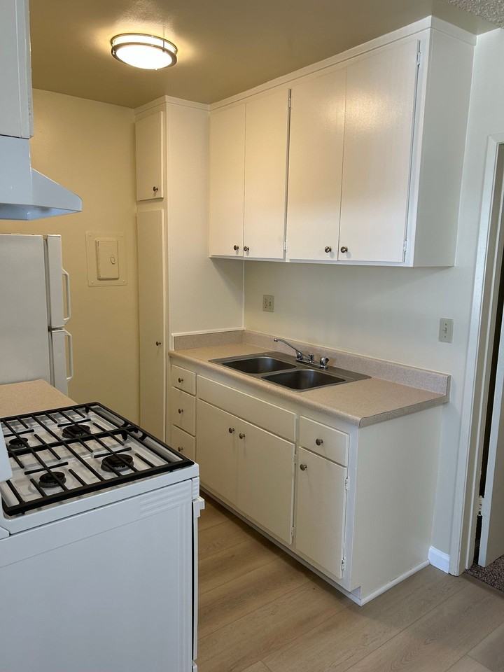 18550 Prairie St. - Photo 5 of 9