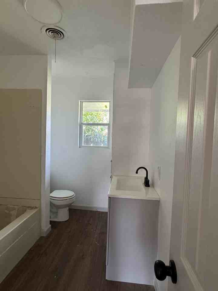 2108 Southwest A Avenue - Photo 4 of 5