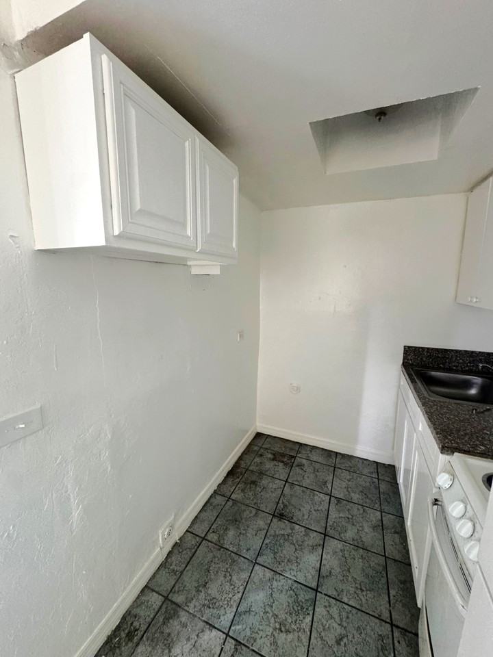 820 LIBERTY LLC - Photo 5 of 9