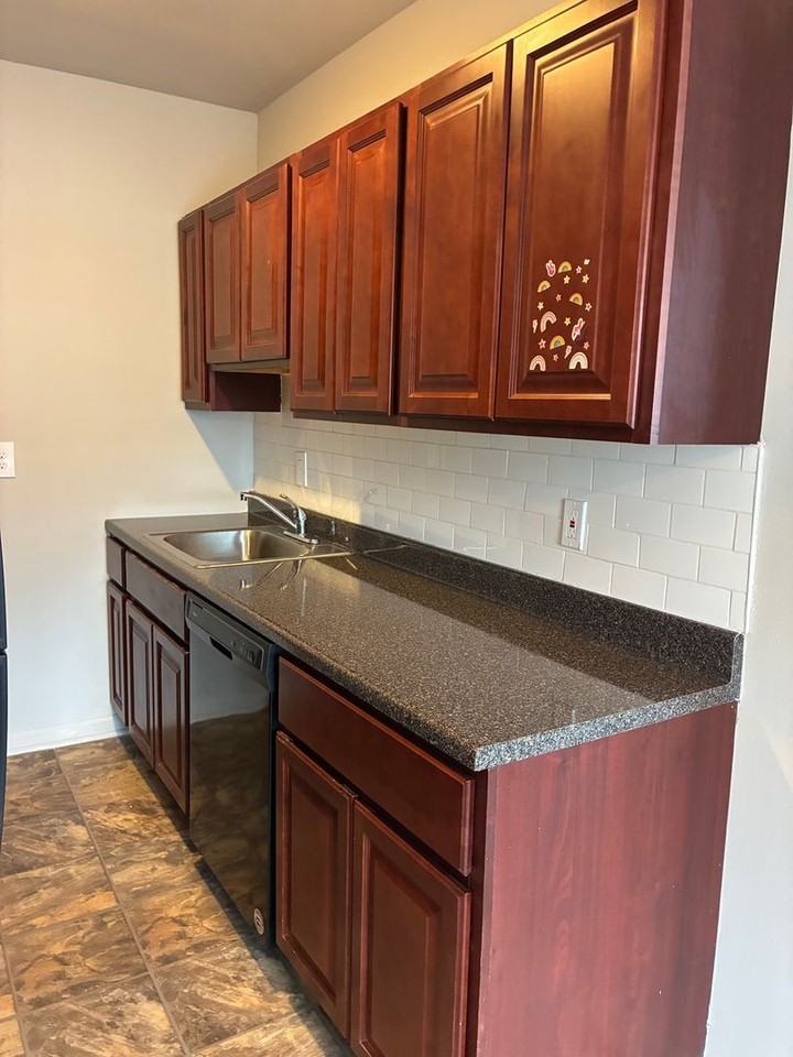 260 N Wycombe Ave - Photo 2 of 7