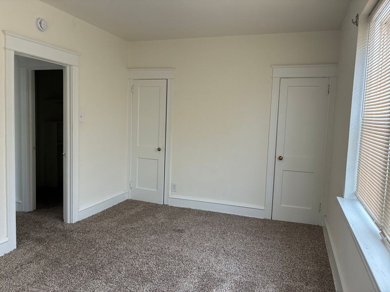 260 N Wycombe Ave - Photo 4 of 7