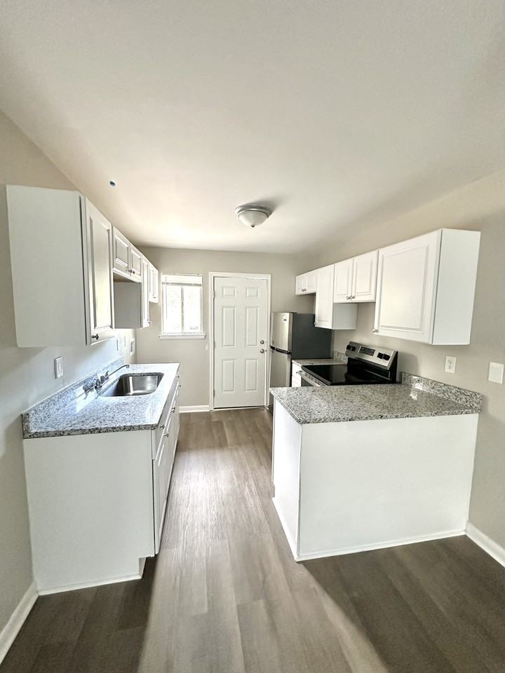 7744 Rugby Avenue - Photo 3 of 5