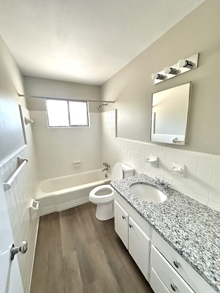 7744 Rugby Avenue - Photo 4 of 5