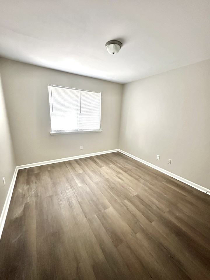 7744 Rugby Avenue - Photo 5 of 5