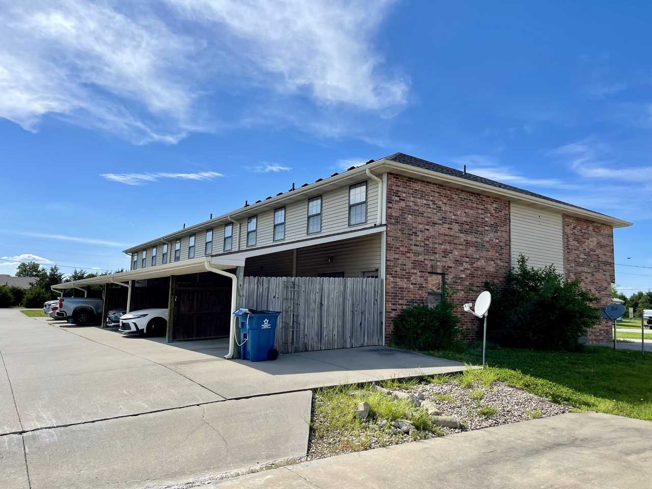 598 SE 105 RD. - Photo 2 of 30