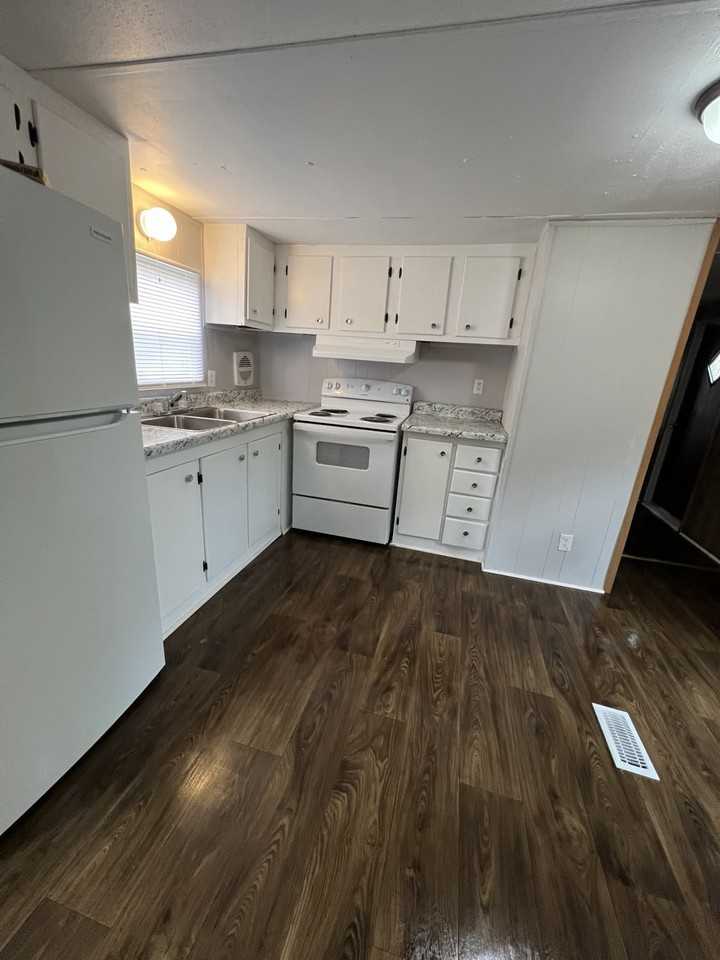 536 Abbott Road - Photo 4 of 9