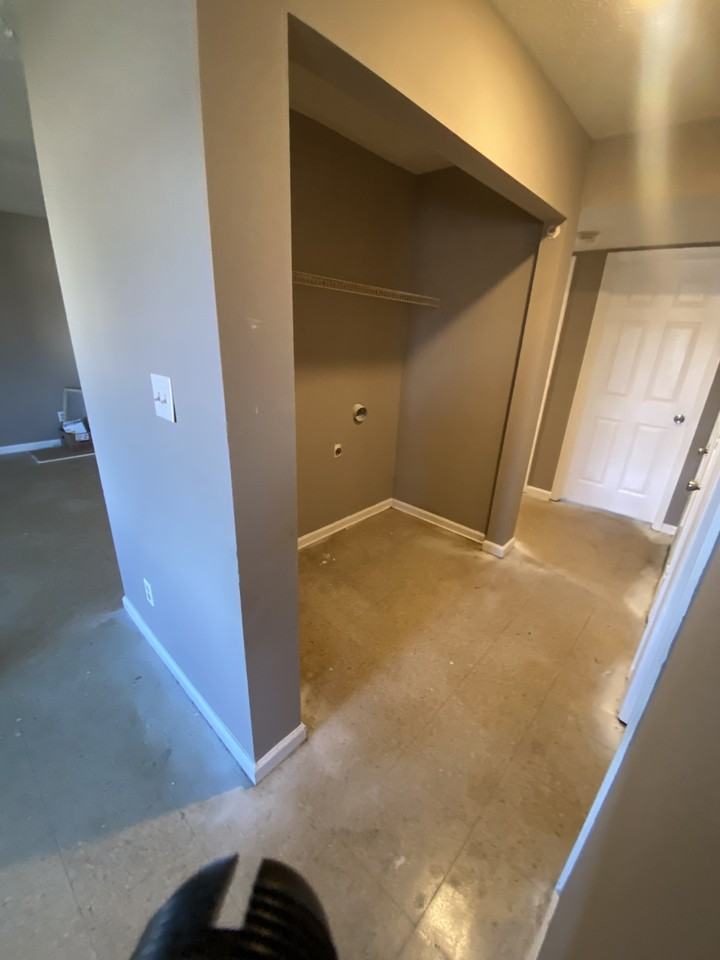 989 Bryant Way - Photo 2 of 5