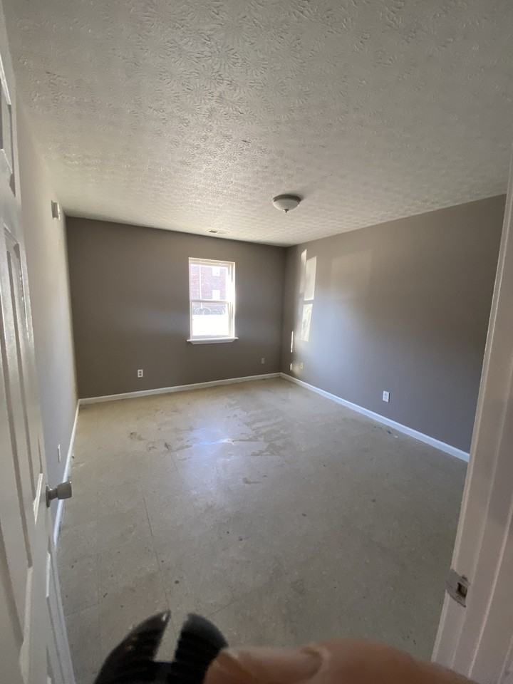 989 Bryant Way - Photo 4 of 5