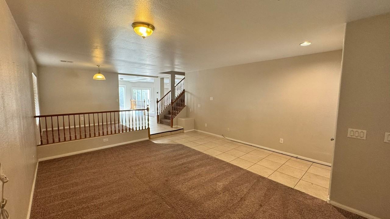 10585 Medicine Bow St - Photo 4 of 37