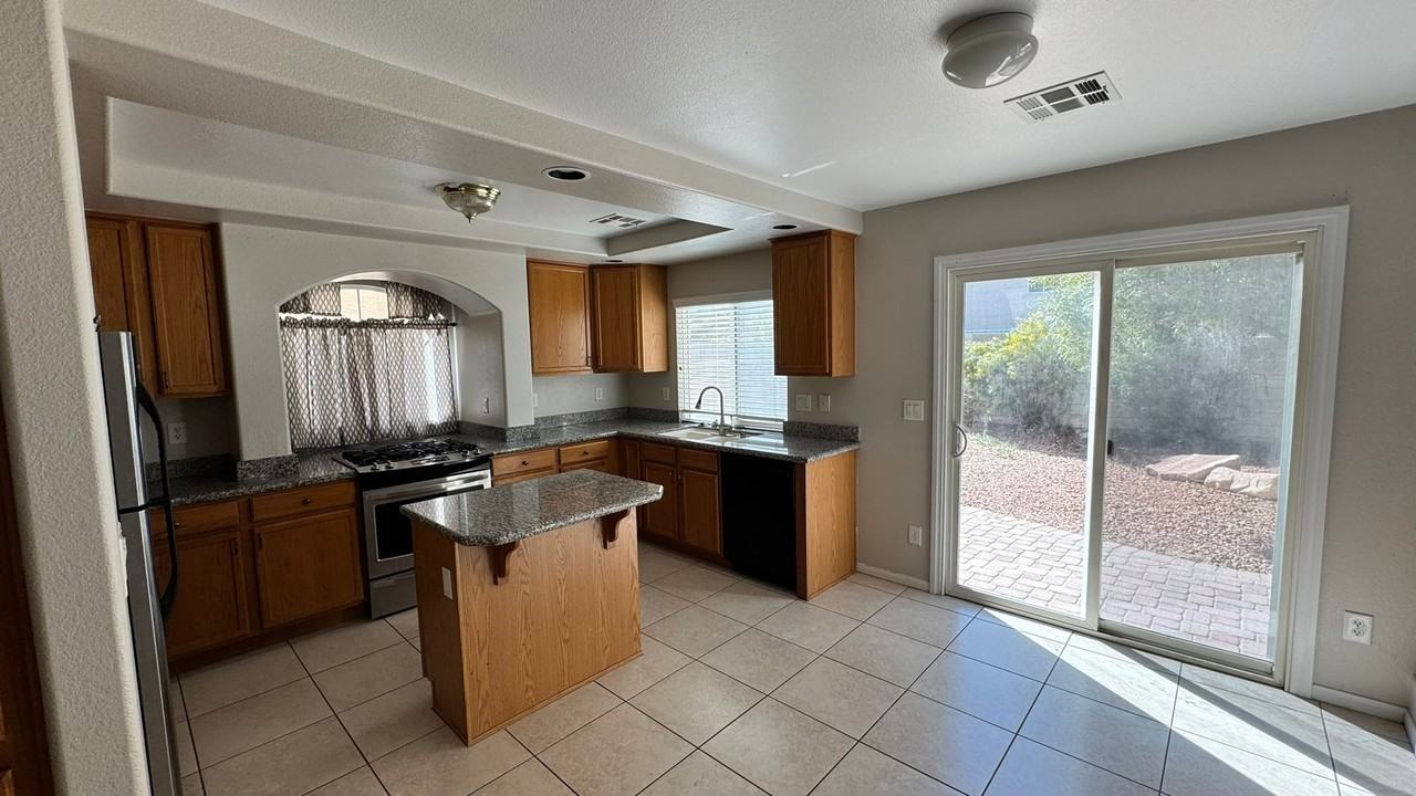 10585 Medicine Bow St - Photo 7 of 37