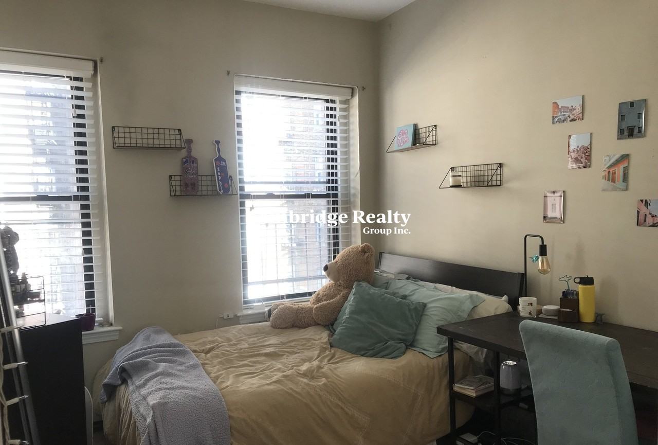 11 Symphony Rd #3T - Photo 6 of 8