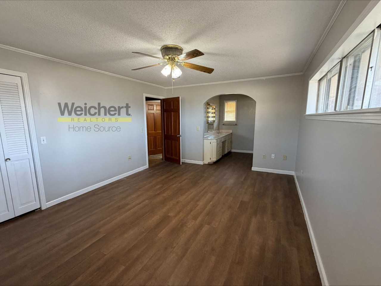 512 N 5th St - Photo 4 of 9