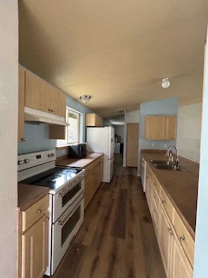 4388 Old Highway 99 S - Photo 5 of 17