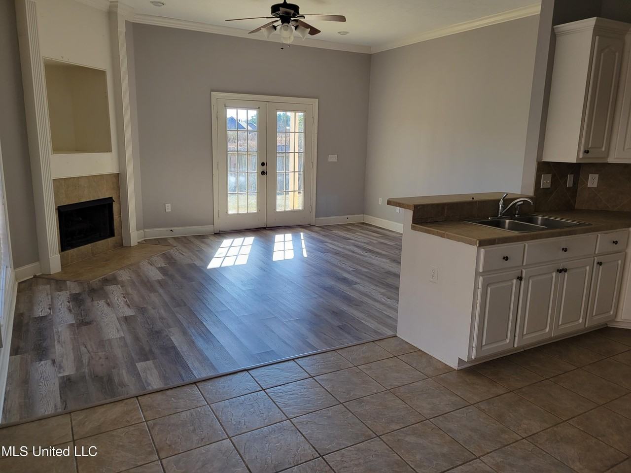 105 River Ridge Ct - Photo 3 of 13