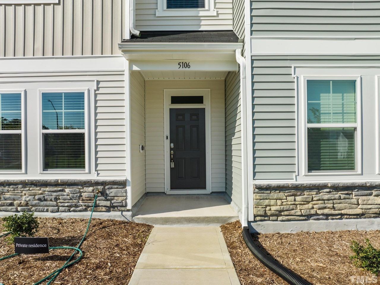 5106 Anamosa St - Photo 3 of 50
