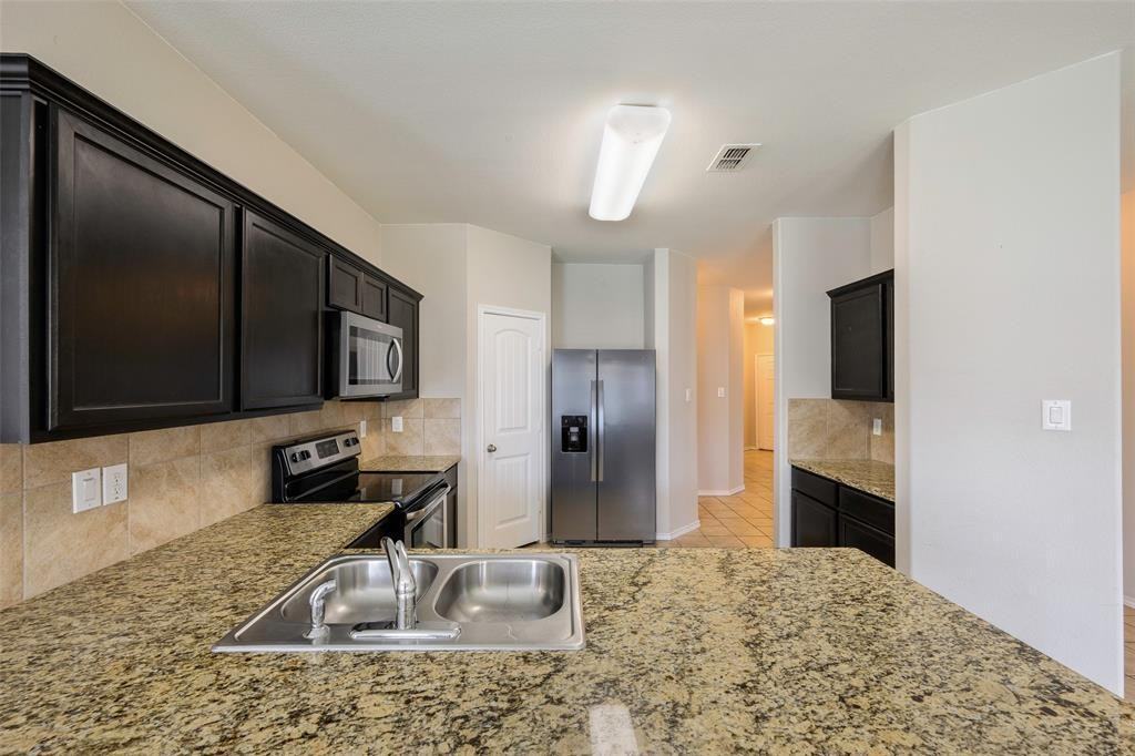 8228 Windsor Forest Dr - Photo 7 of 21