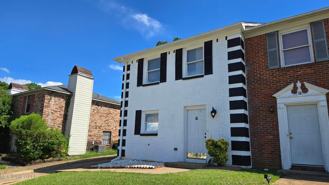 933 Glastonbury Cir - Photo 1 of 1