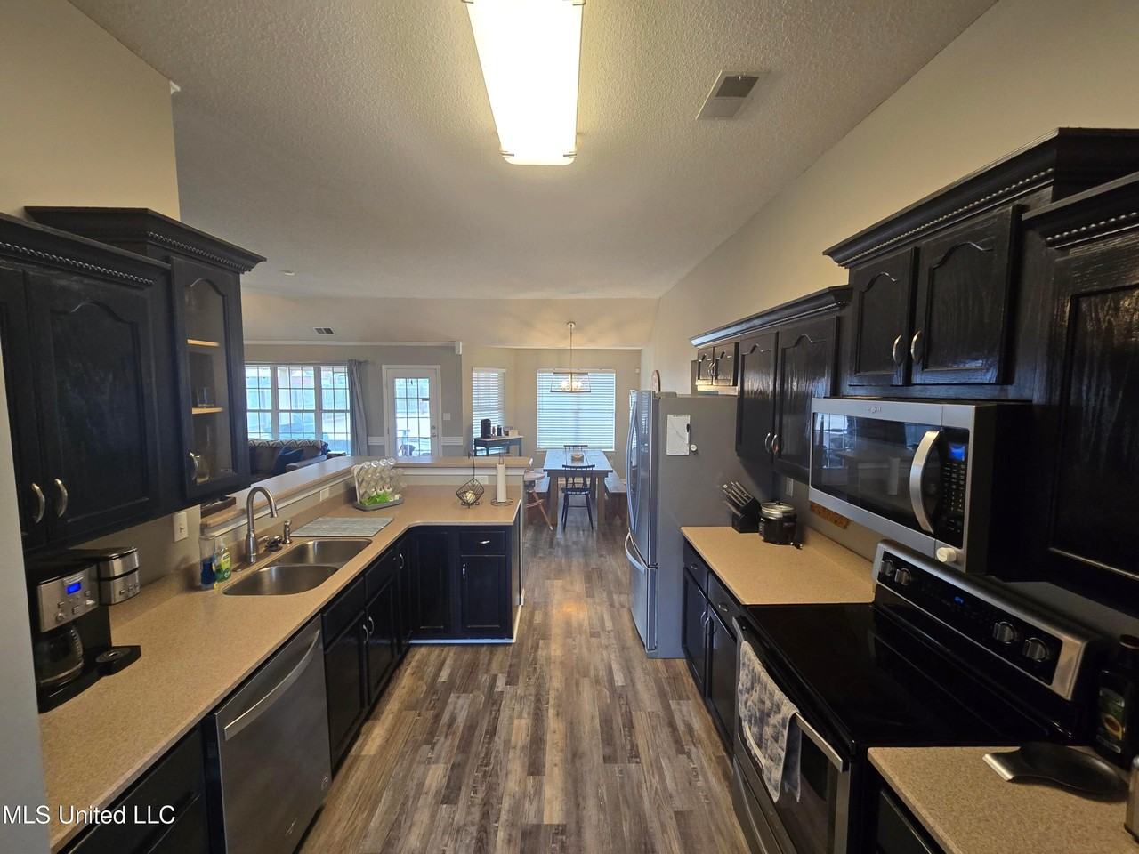 7389 Essayons Dr - Photo 7 of 35