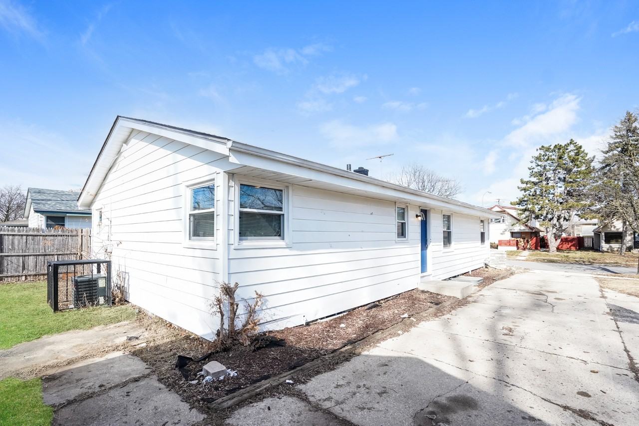 8661 W Medford Ave - Photo 3 of 15