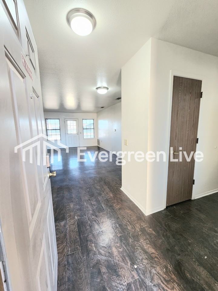 116 Hound Ct - Photo 2 of 17