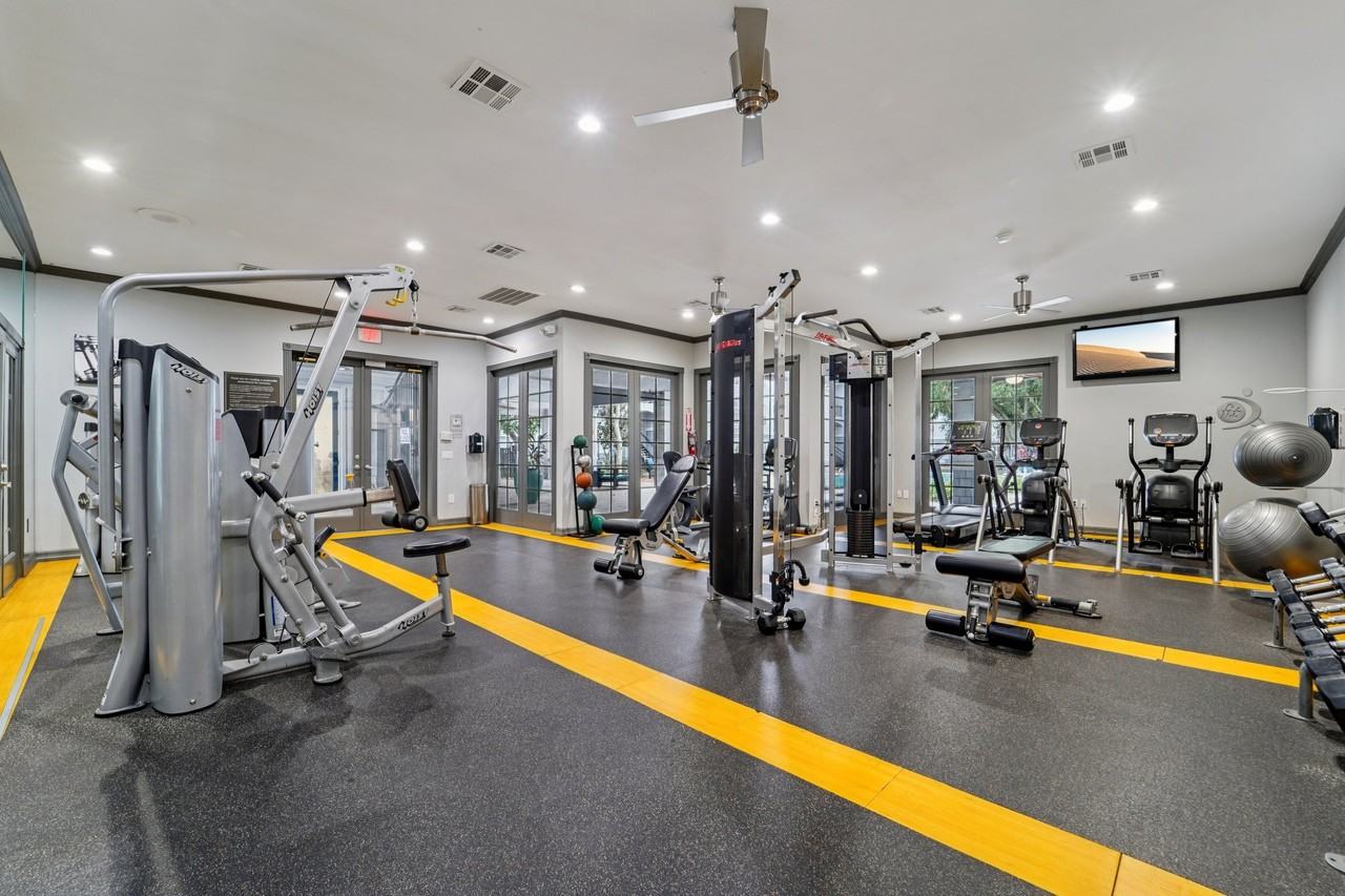 Milano Apartments - Photo 6 of 27