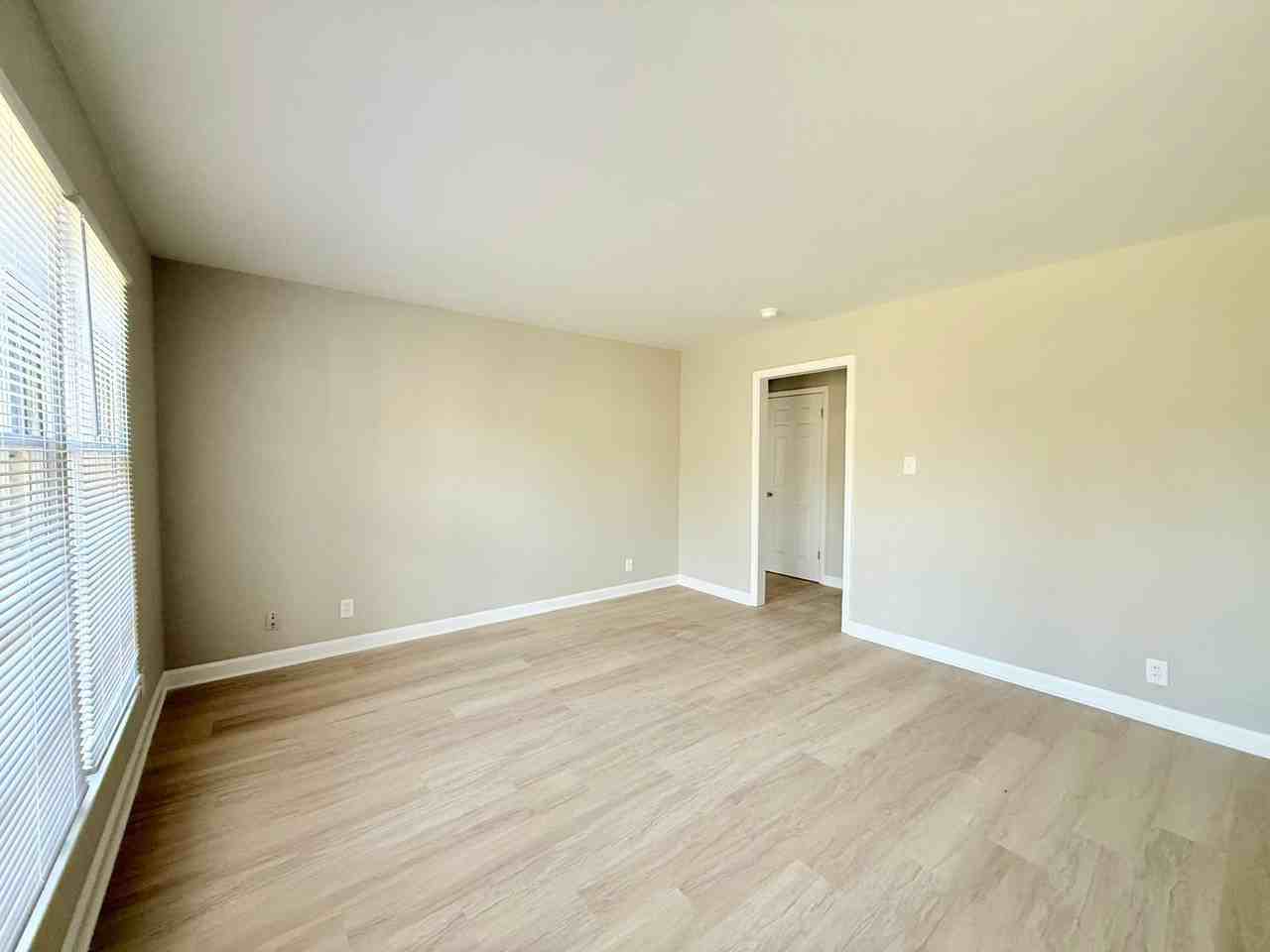 3819 Rosehaven Dr - Photo 3 of 8