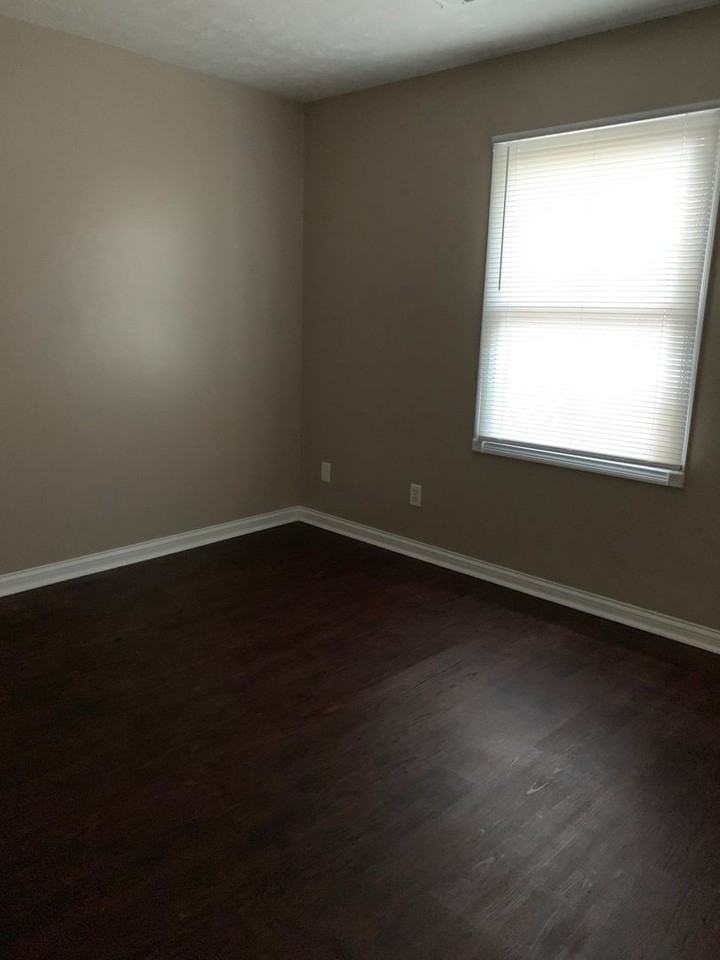 1805 Kraig Dr - Photo 4 of 6