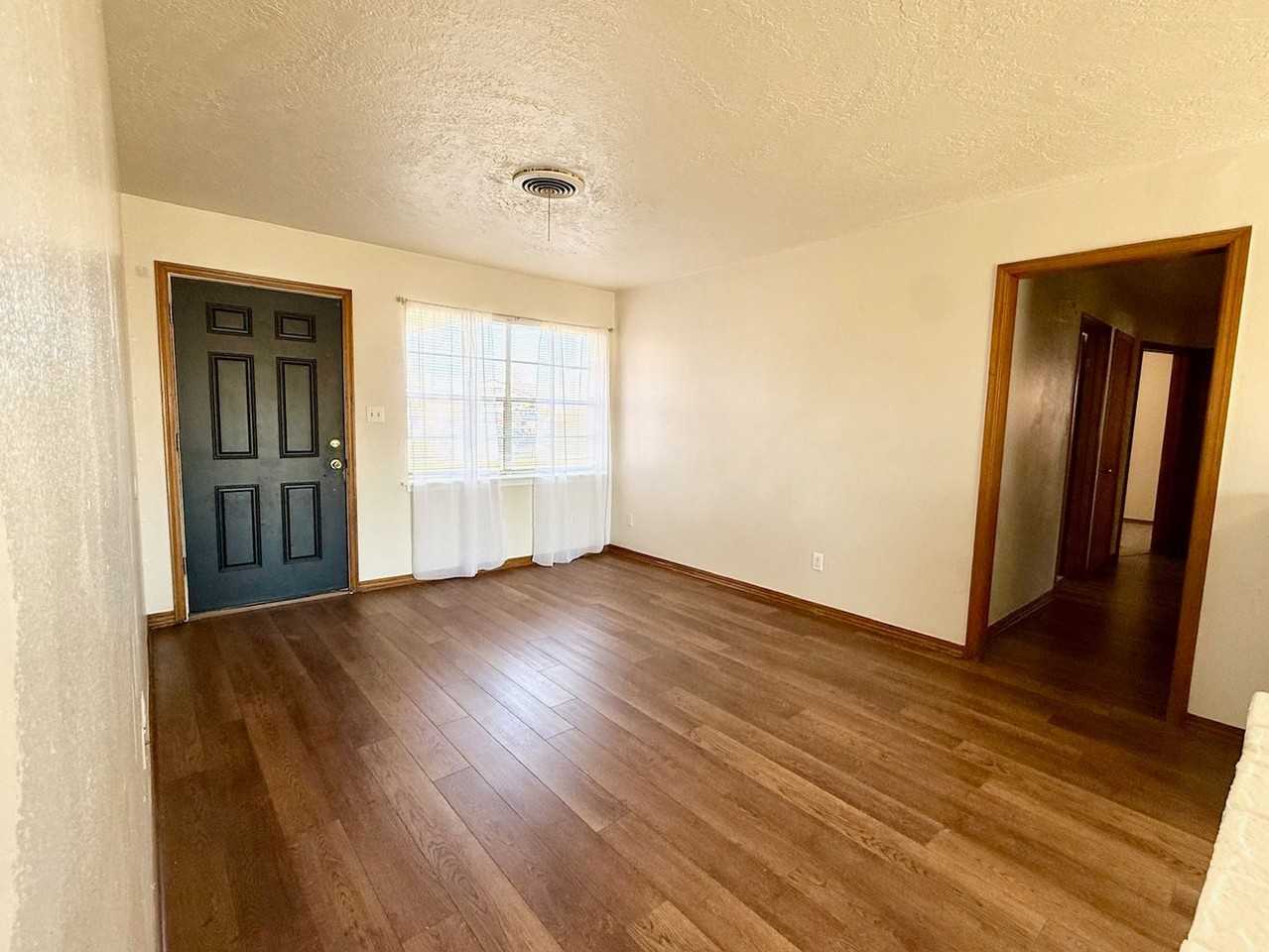 1412 Hayes St - Photo 5 of 19