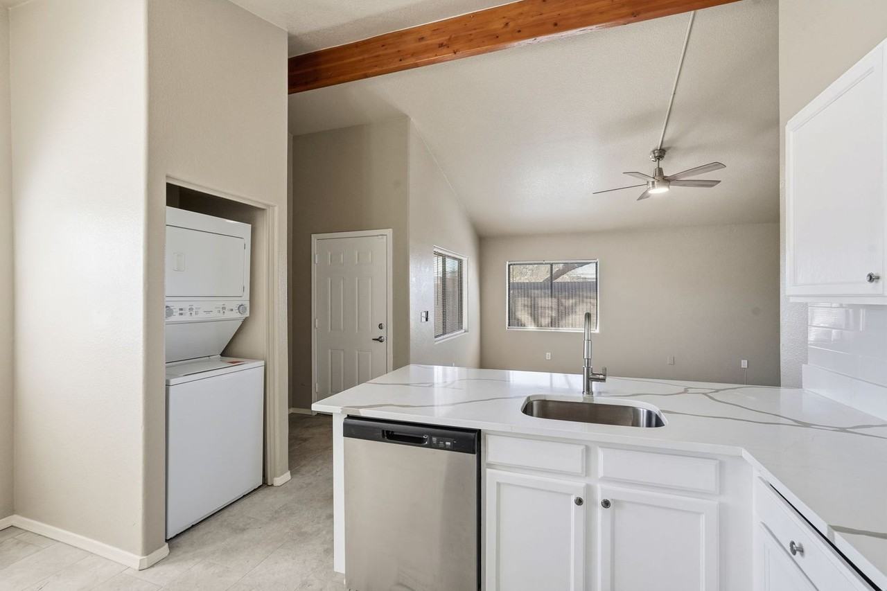 811 E Caddie St - Photo 5 of 30