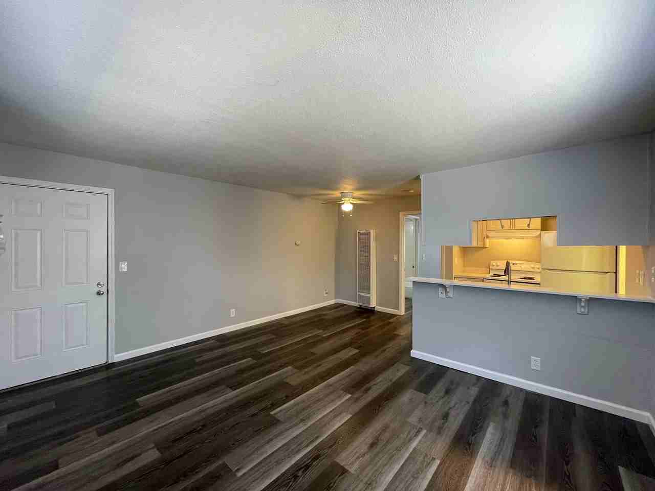 725 N San Joaquin Ave - Photo 4 of 16