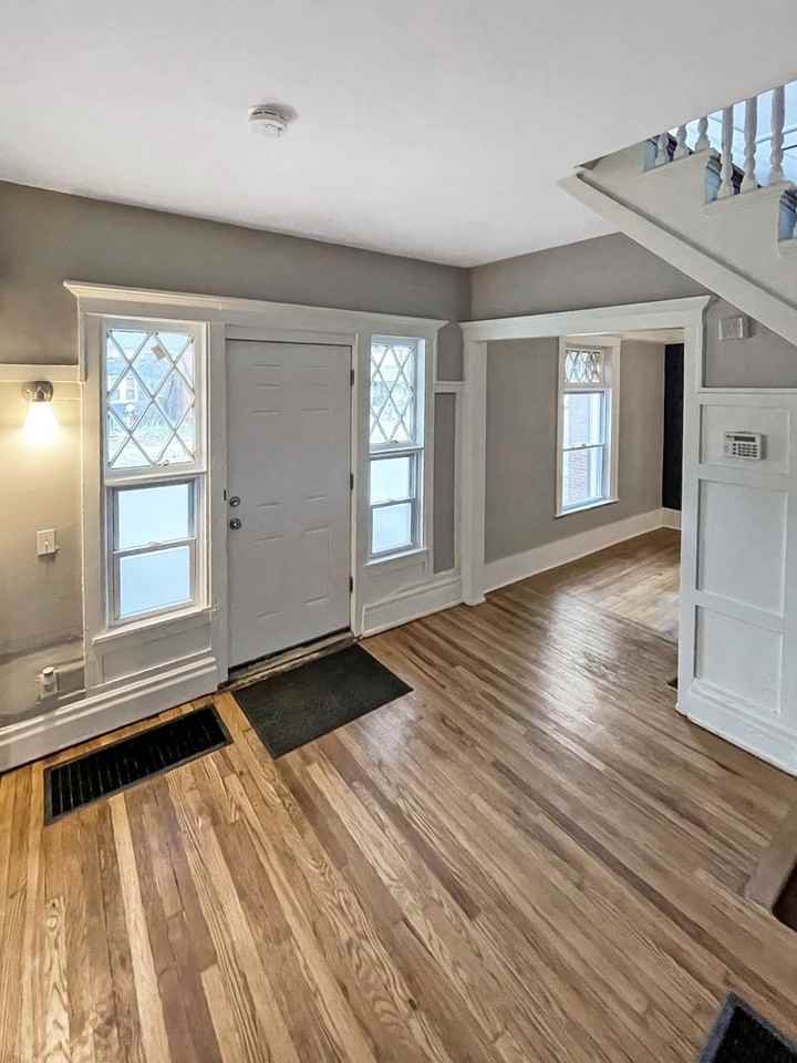 143 Calvert St - Photo 4 of 27