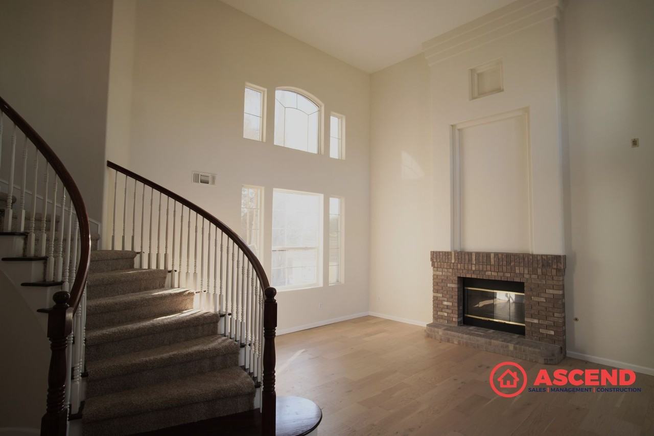 11009 Danecroft Way - Photo 4 of 47