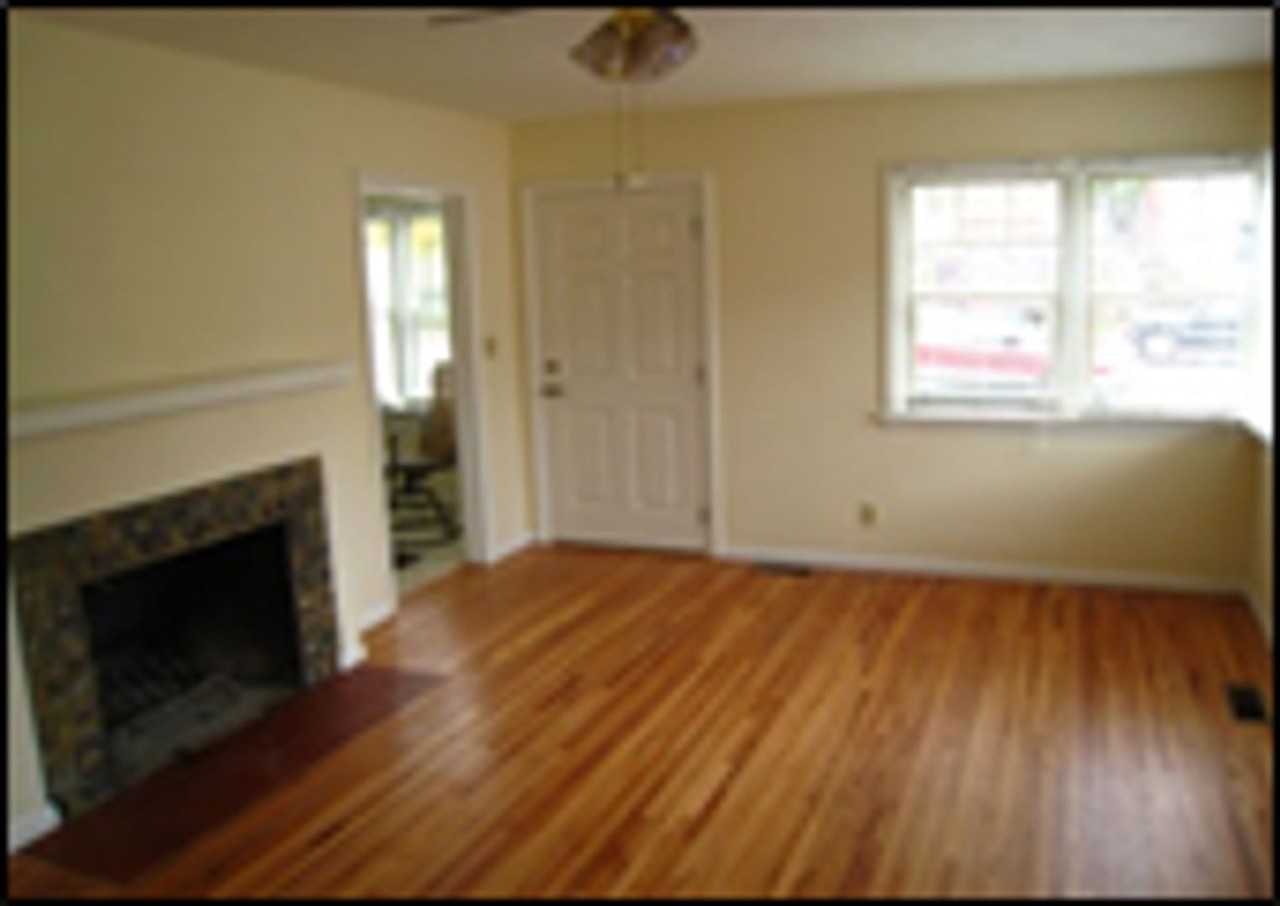 1730 Summer St Se - Photo 3 of 4