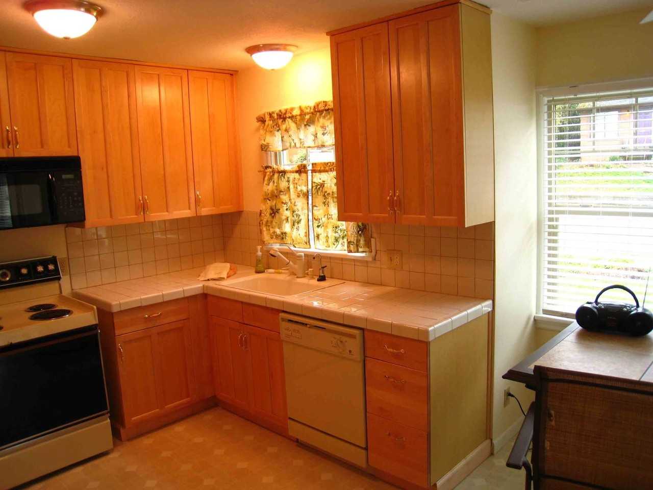 1730 Summer St Se - Photo 4 of 4