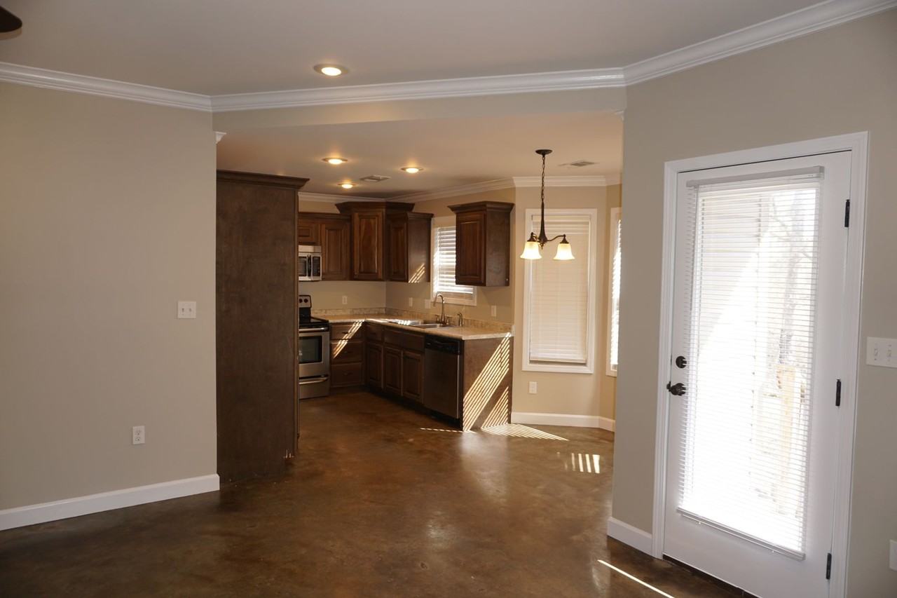 210 Lake Dr - Photo 3 of 22