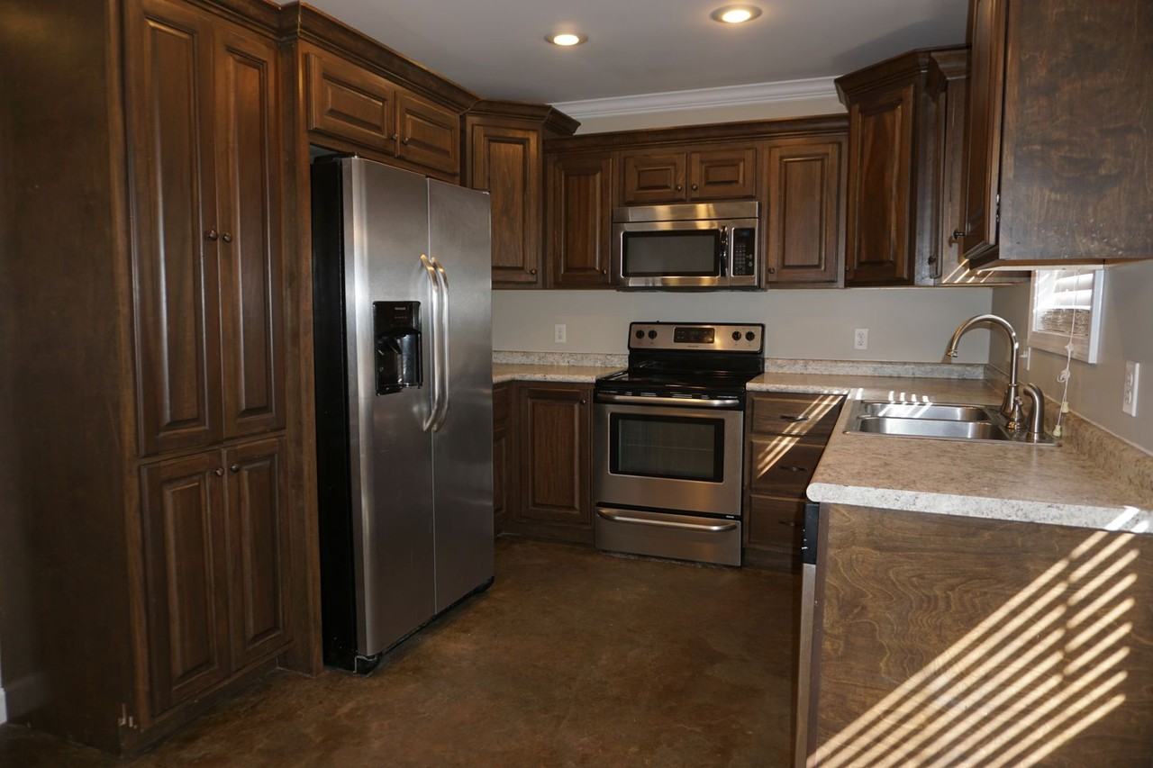 210 Lake Dr - Photo 4 of 22