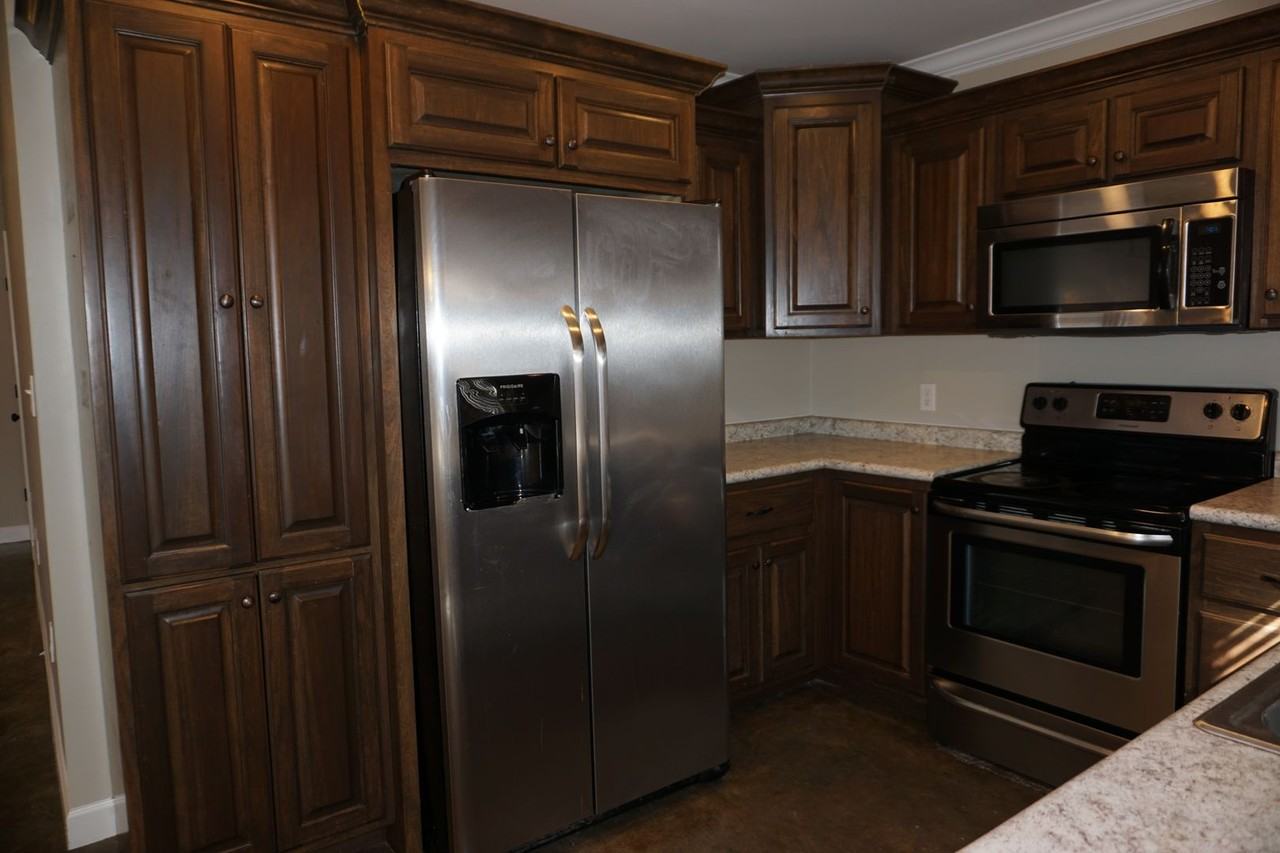 210 Lake Dr - Photo 7 of 22