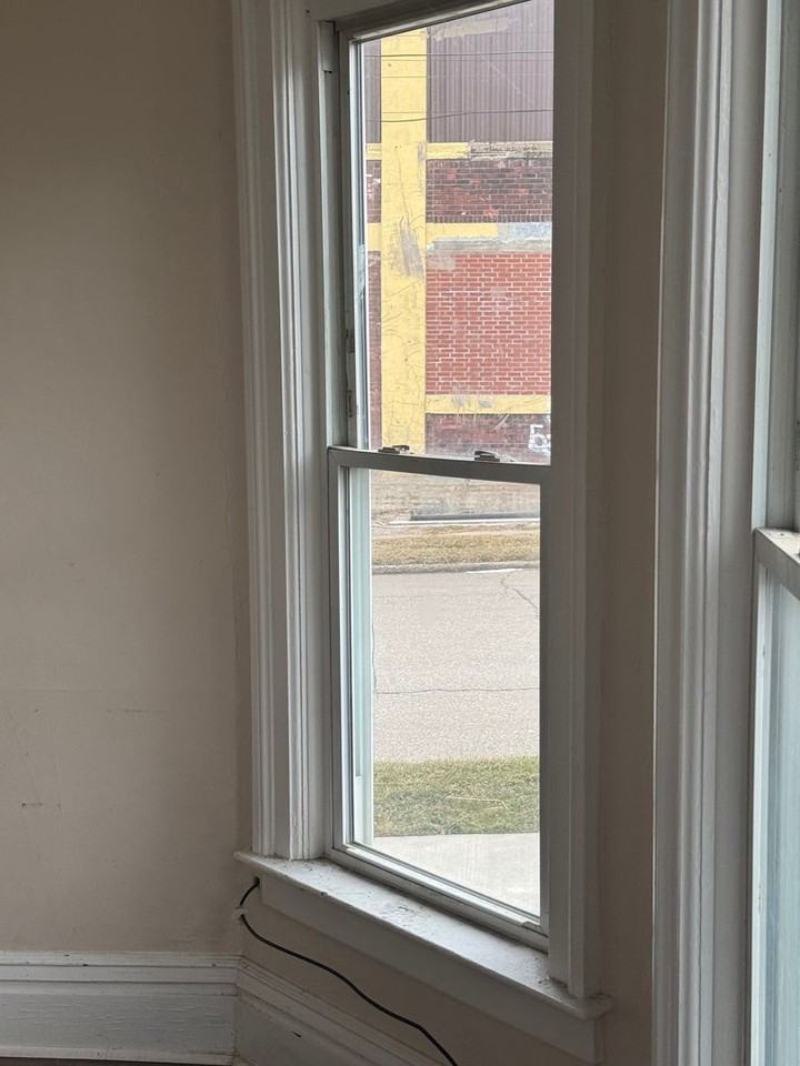 902 W 20th St #1 - Photo 3 of 16